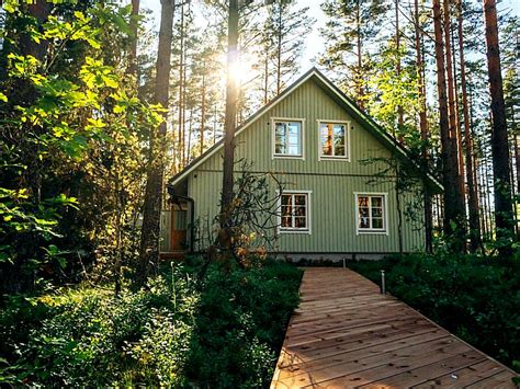 12 Best Hotels in Kuru .